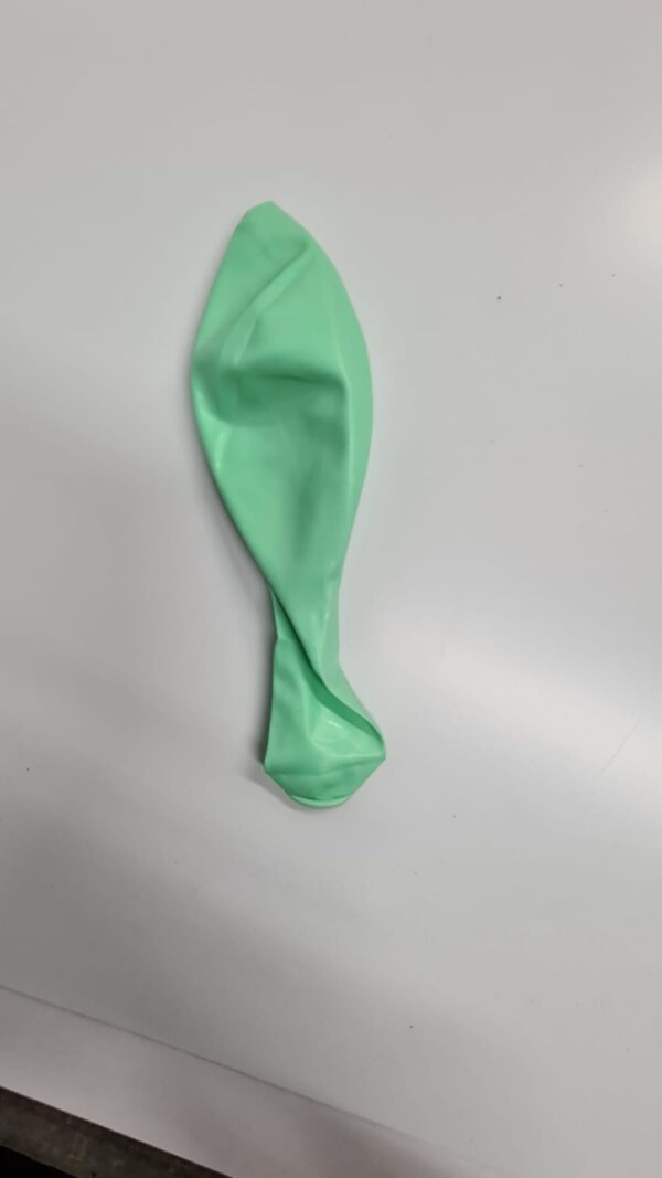 בלון 15" לתוך בלון בובו בצבע ירוק בהיר מקרון